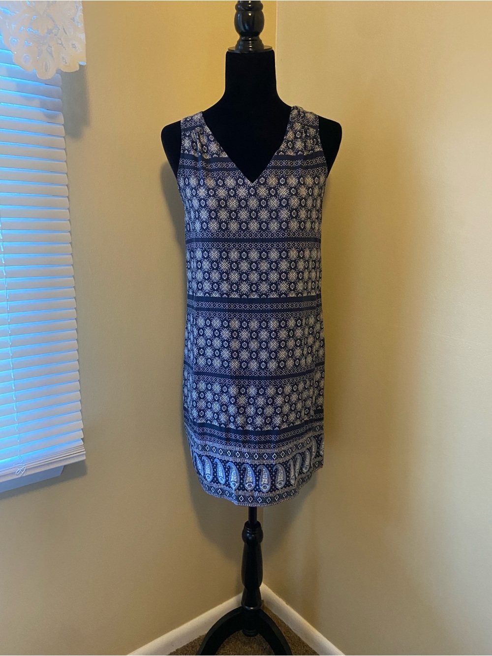 Old Navy Navy and White Printed Sleeveless V-Neck Shift Dress